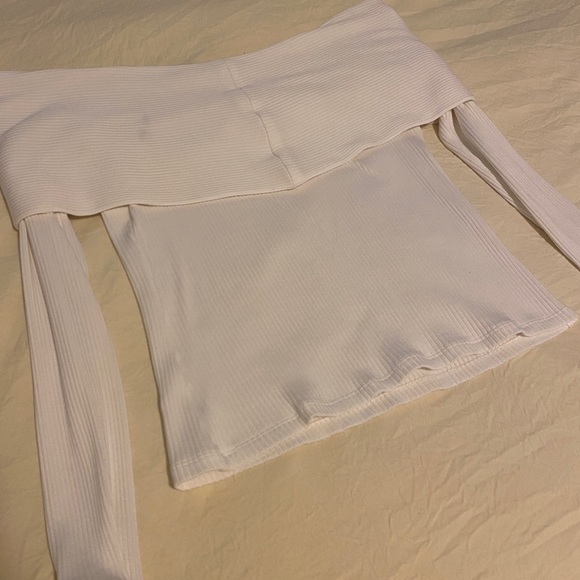 Aritzia Babaton Off-the-shoulder top - Picture 6 of 7